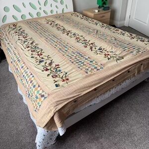 Vintage style embroidered duvet cover
